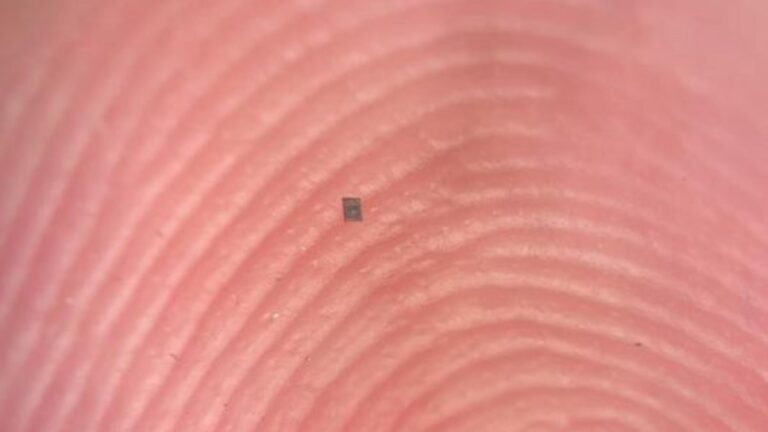 Ontdek de Werelds Kleinste Autonome Robot: Slechts 1 Cent!