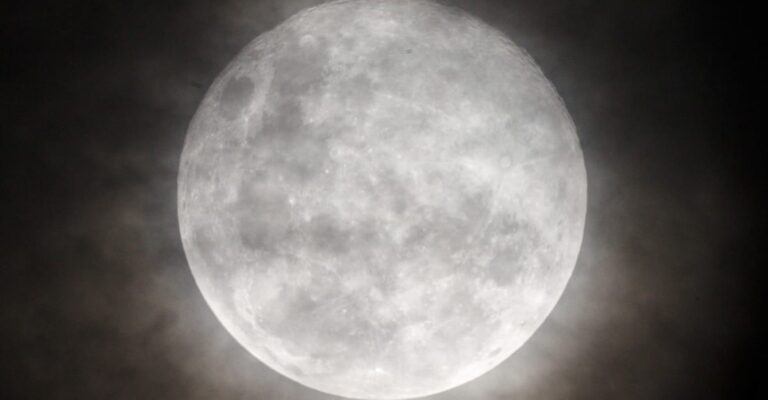 Onvergetelijke Maanspektakels: Supervolle Maan en Perihelium in Januari!