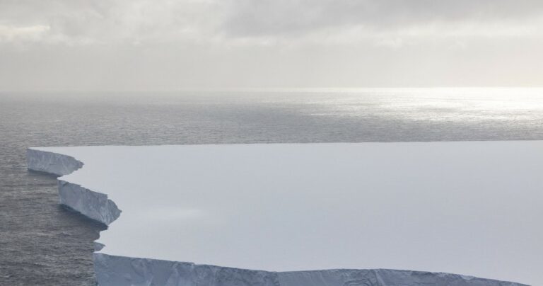 Het Einde van de A23a: Gigantische IJsberg Transformeert in een Ongekend Meer