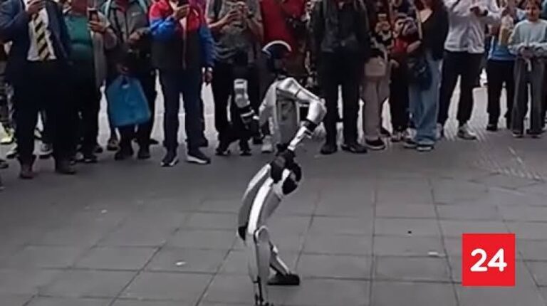 Ongelooflijke Robot Verovert de Straten van Concepción!