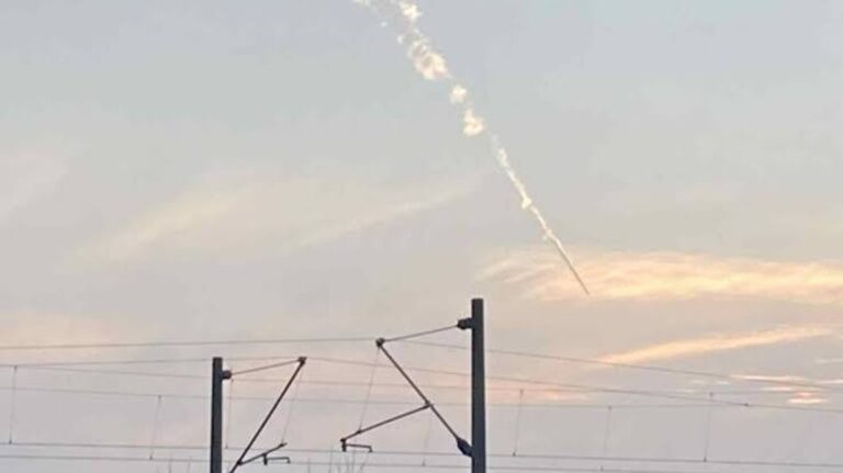 Onverklaarbare Sporen aan de Lucht: Wat Zien We Echt Boven Falkensee?