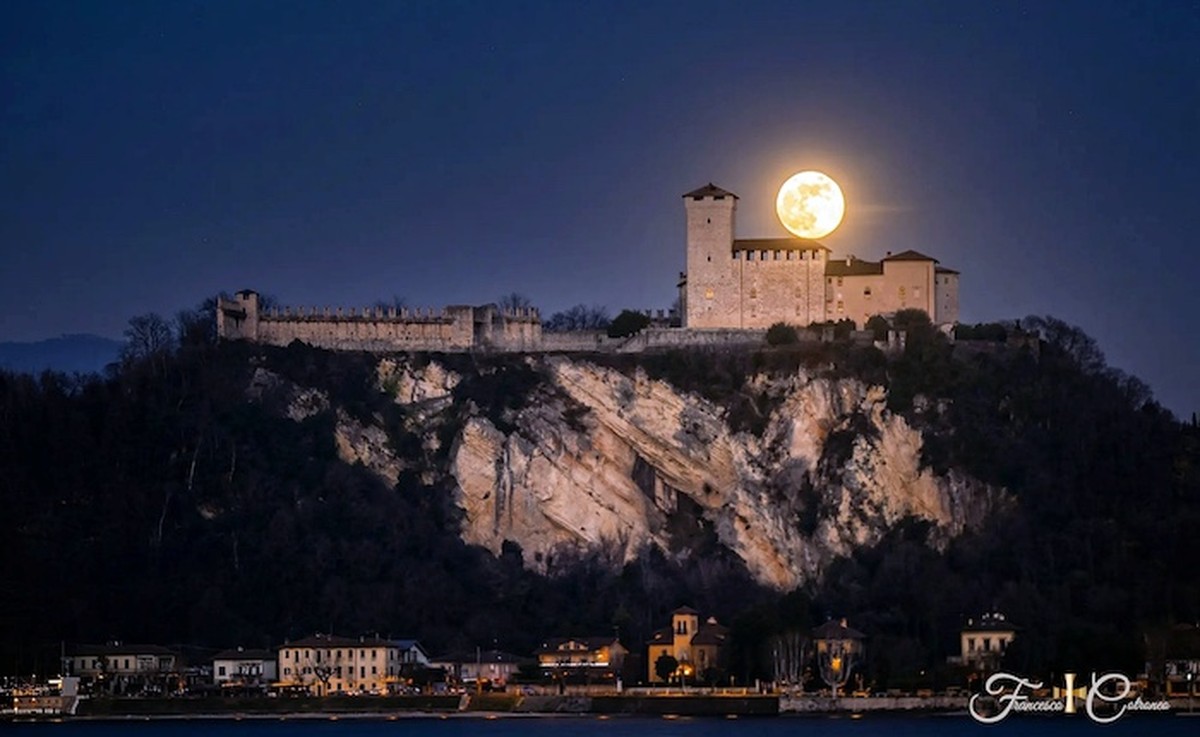 Verbazingwekkende Beelden van de Superluna: Een Magische Nacht aan het Lago Maggiore